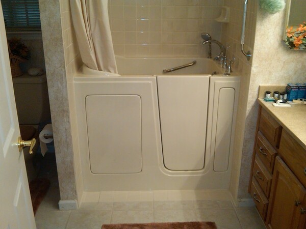 Walk-in Bathtub Services in The Woodlands, TX (3)