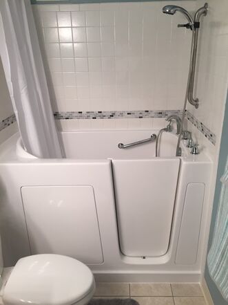 Walk-in Bathtub Services in The Woodlands, TX (2)