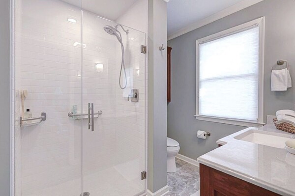 Walk-in Shower Services in The Woodlands, TX (1)